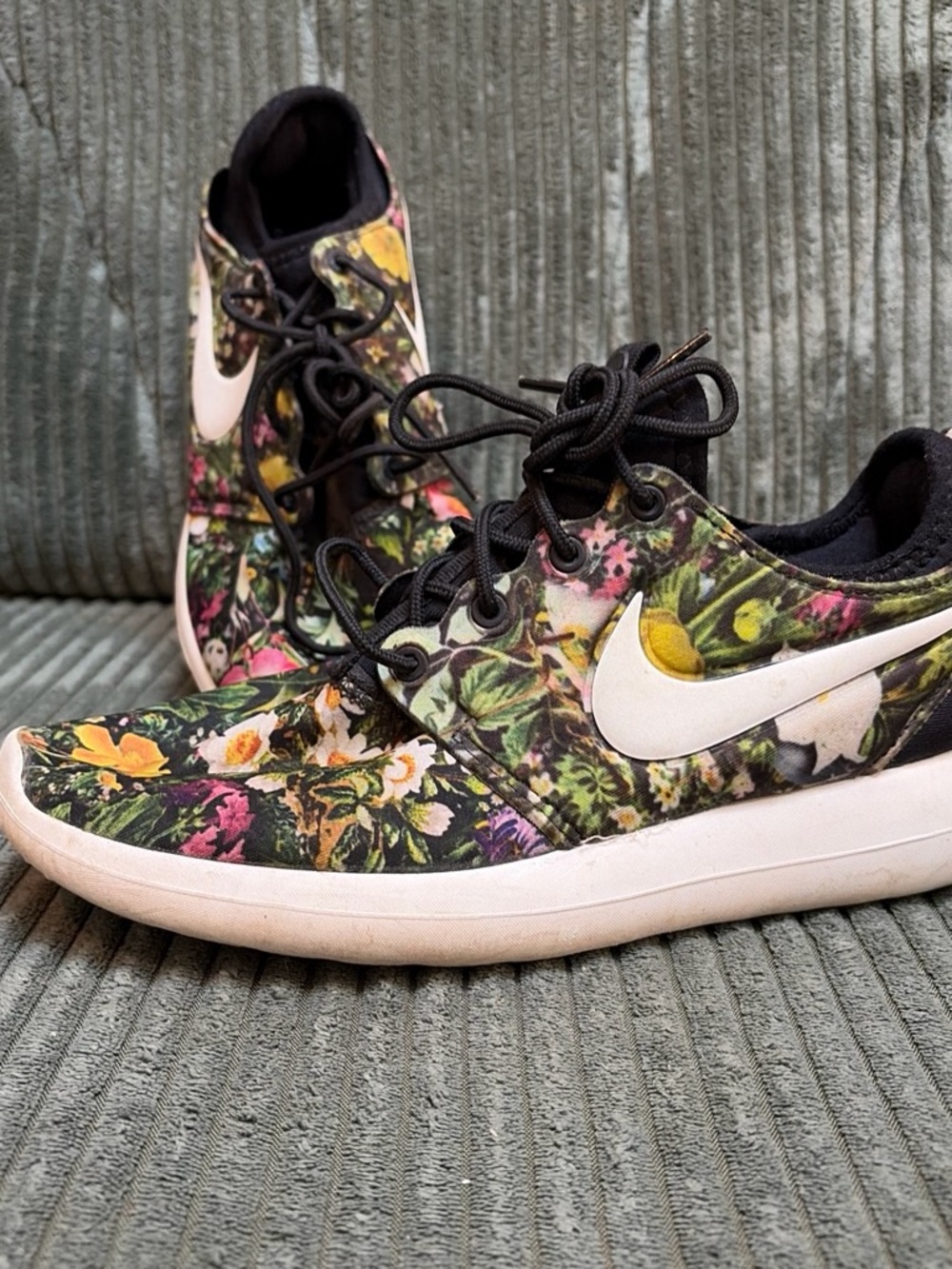 Nike Women's Floral Print Sneakers - Black/White/Multicolor